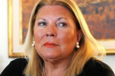 Carrió: si quieren un imbécil de Presidente, voten a Scioli