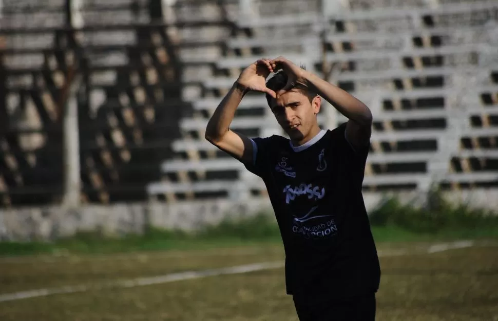 MÁS FESTEJOS. “Vitín” Rodríguez celebra el tanto que marcó para el “cuervo”. la gaceta / foto de osvaldo ripoll 