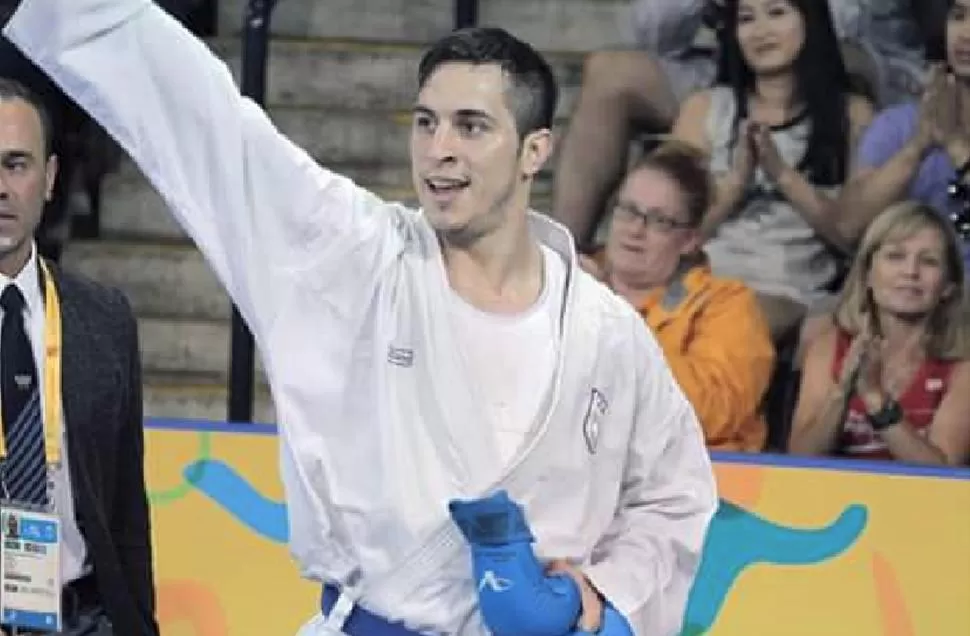 DEDICADO. El karateca tucumano tuvo una rápida reacción para inclinar el combate a su favor y así ganar la tercera medalla del karate en la cita canadiense. Amargós le dedicó la victoria especialmente a su hijo.   gentileza miguel amargós