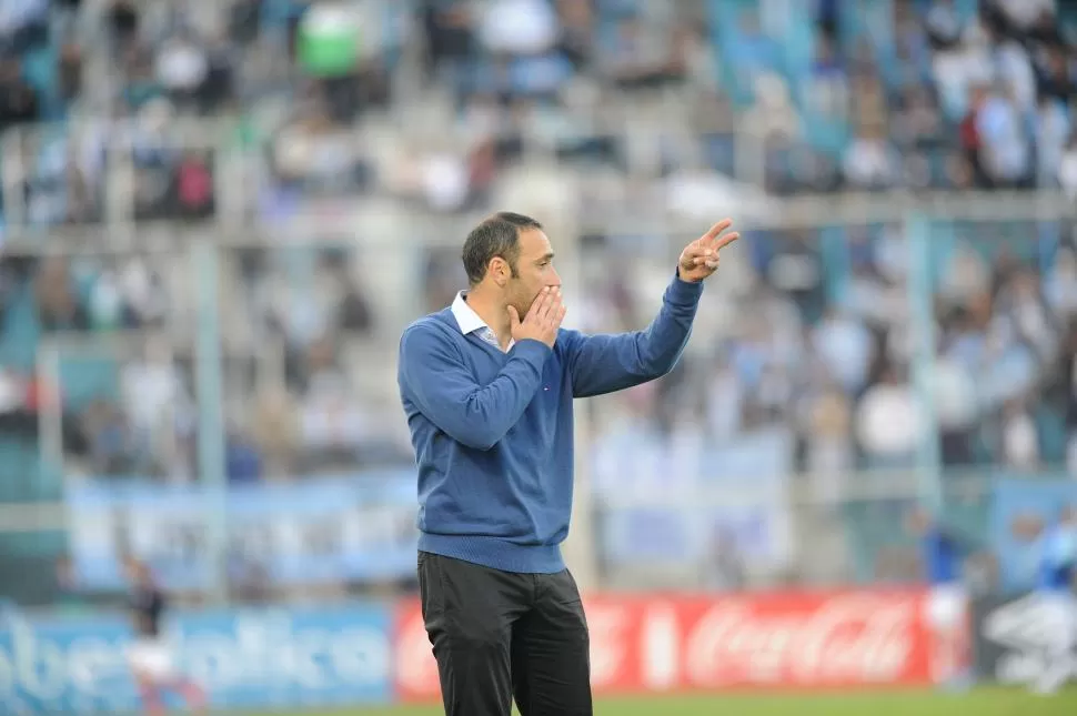 RECONOCIMIENTO. El técnico Juan Manuel Azconzábal dijo que Atlético Paraná complicó al “decano” al dejarlo sin espacios. la gaceta / foto de hector peralta