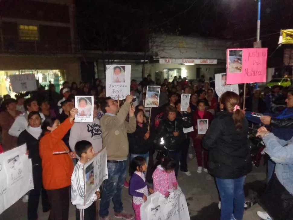 FRENTE A LA CLíNICA. Los vecinos pidieron a la Justicia medidas concretas. la gaceta / foto de rodolfo casen 