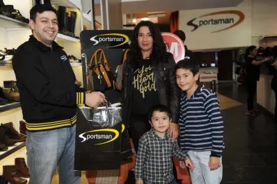Compró calzado para toda  su familia en Sportsman