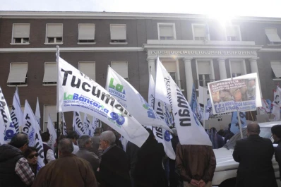Protesta en tribunales contra Jiménez