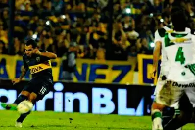 Sin despeinarse y de la mano de Tevez, Boca pasó a octavos