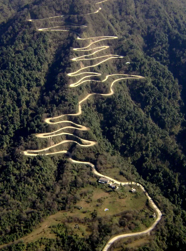 LA RUTA 307. La vía que comunica con Tafí del Valle, a la altura de Las Mesadas. credito