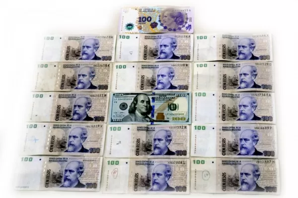 Julio bate récords de venta de dólares para ahorro