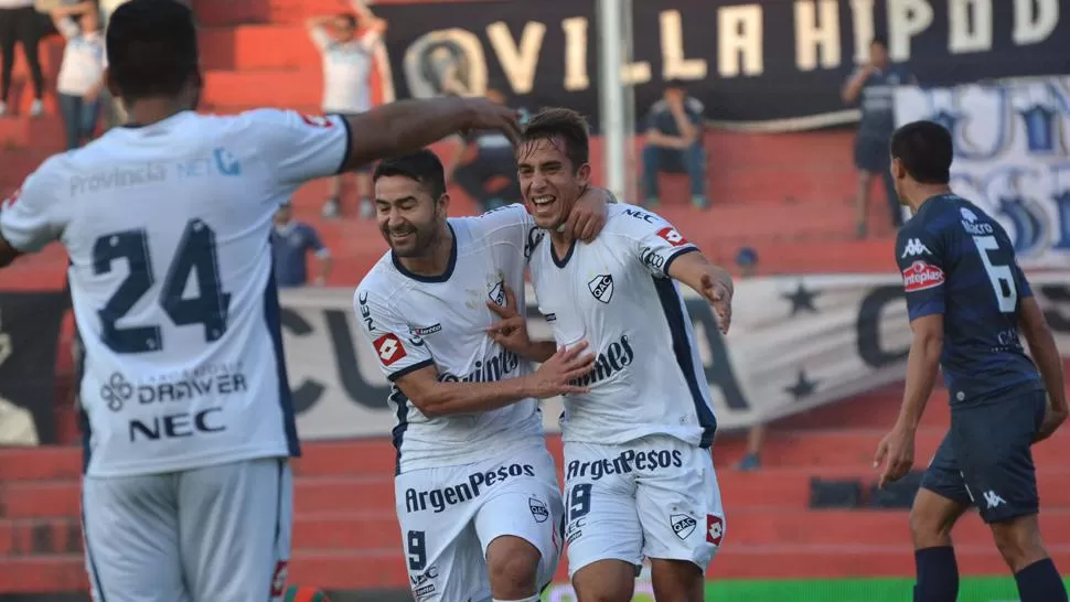 ALEGRÍA EN CÓRDOBA. Quilmes manejó la pelota y ganó con contundencia. TÉLAM