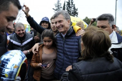 Macri prometió mantener los planes sociales