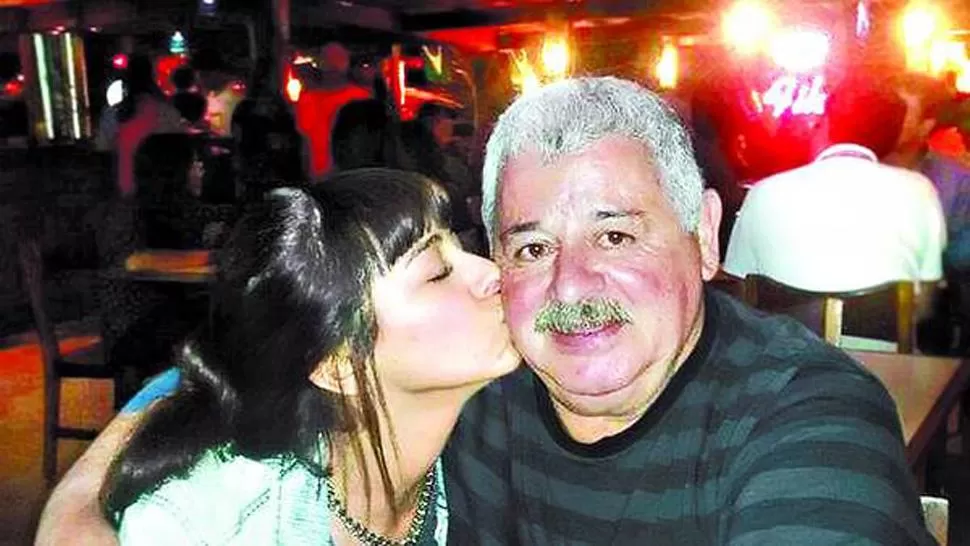 ÚLTIMA VEZ JUNTOS. Tití y su hija Soledad, en la última foto que se tomaron juntos, cuando ambos cubrían el Mundial de Brasil 2014. FOTO TOMADA DE CLARÍN.COM.