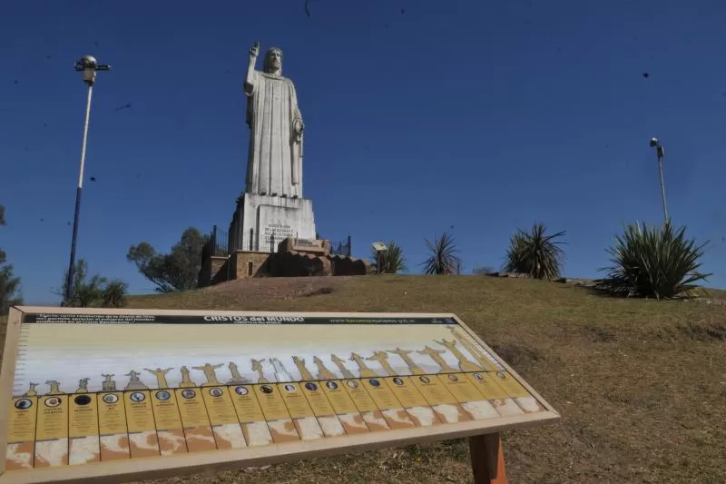 HITO. El imponente Cristo de San Javier es prueba del genio de Iramain. 