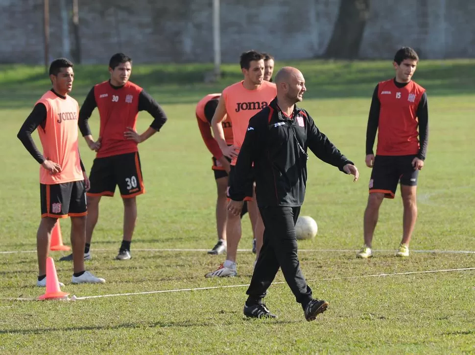 VIENE DERECHITO. Desde que Sebastián Pena asumió como técnico, el “santo” no sabe lo que es perder un encuentro. la gaceta / foto de héctor peralta (archivo)