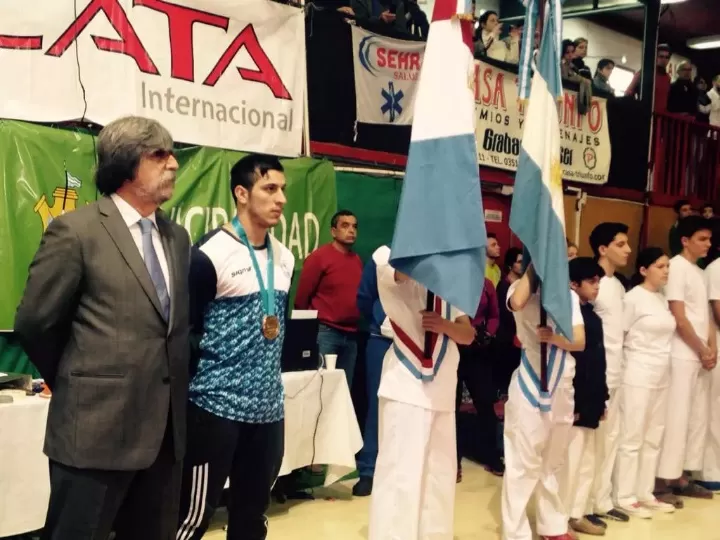 A LO CORDOBÉS. El presidente de la Federación Argentina, José García Maañón, junto a Amargós en el agasajo del 21° Campeonato Nacional de Estilos en Córdoba. FOTOS DE CARLOS ALBERTO POCE