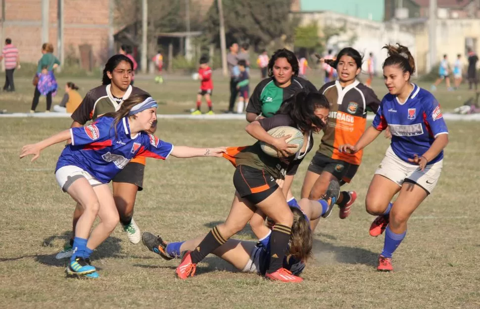 BUEN NIVEL. “Es evidente que el juego ha mejorado. El torneo es más parejo que el del año pasado”, subrayó David Ruffino, Oficial URT de desarrollo del rugby femenino. foto de dardo aguirre