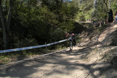 Hubo calor, polvo y piedras en El Cadillal