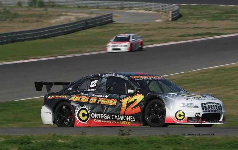 A FONDO. El Audi de Juan Ortega, en tránsito por la pista termense. foto de SDE Competición 