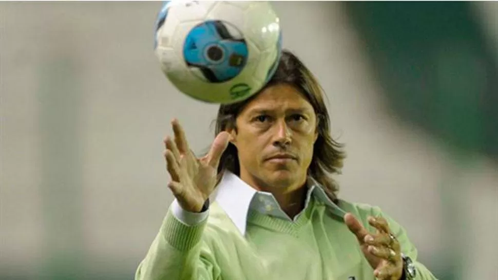 PASA LA PELOTA. Matías Almeyda dejará su cargo para llegada de un nuevo DT a Banfield. (ARCHIVO)