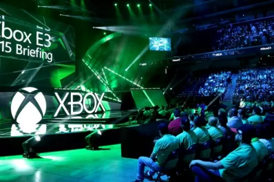 Microsoft presentó la nueva Xbox One con Windows 10