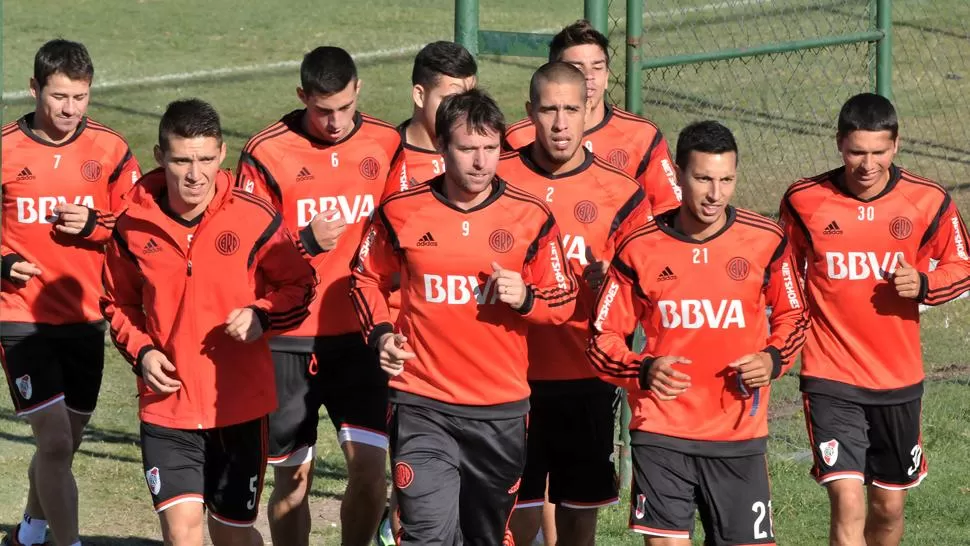 EL PLANTEL DE RIVER HIZO HOY TRABAJOS LIVIANOS. DYN