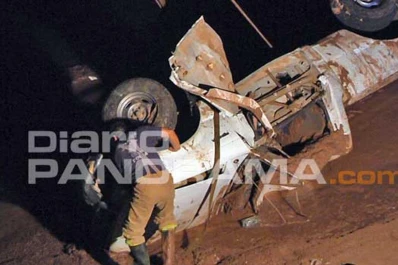 Un hombre murió al caer con su camioneta, desde un puente, al río Salado