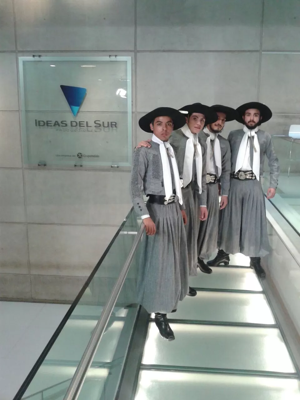 ANTES DEL AIRE. Los cuatro miembros de El Arriero posan en Ideas del Sur. gentileza Nicolás Correa