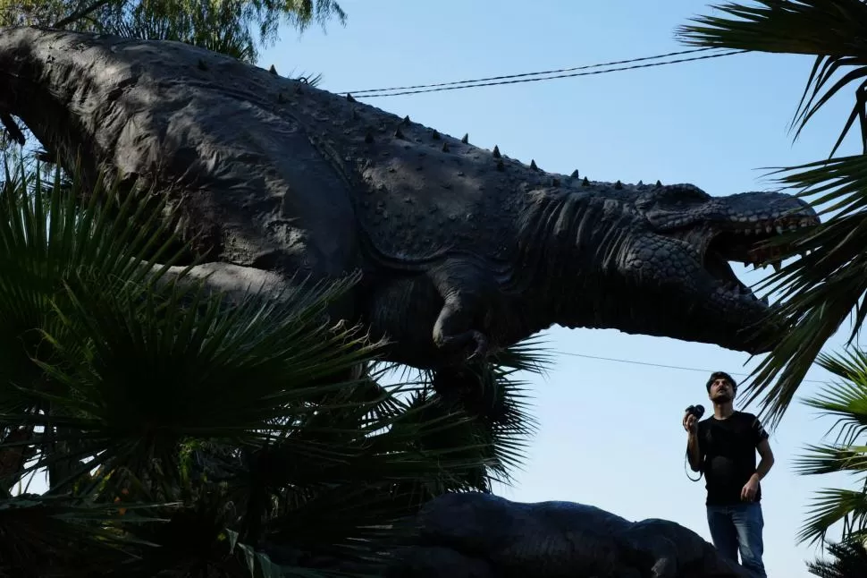 LAS LOCACIONES. Las réplicas del Parque Jurásico (foto), del Vaticano, del Parque Temático Histórico fueron algunos de los escenarios de la película.   