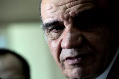 Amaya va a la Justicia para separar a Jiménez