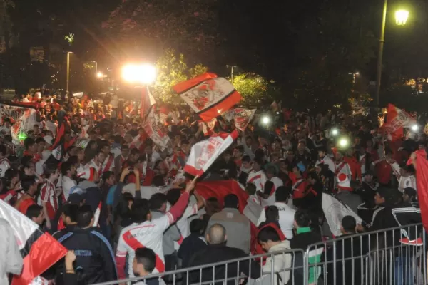 Los Millonarios tucumanos festejaron en la plaza