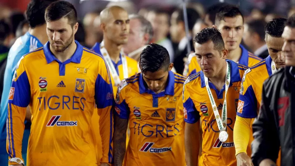 NO PUDO SER. Los jugadores de Tigres fueron sub campeones. (REUTERS)