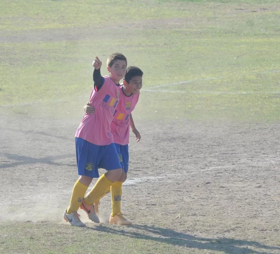 PURA FELICIDAD. Cef 18 A en la clase 2003 fue muy efectivo ante 20 de junio. la gaceta / foto de héctor peralta
