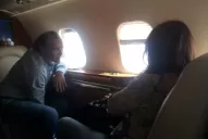 Rezó durante el vuelo para poder abrazar a su hija Rosario, que sigue internada tras el choque