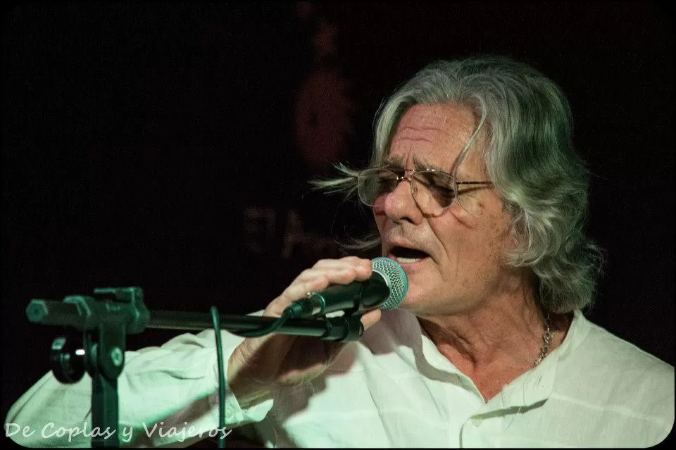 ESCRITOR Y CANTANTE. Cabral integró Los Huanca Hua y Los Andariegos.  