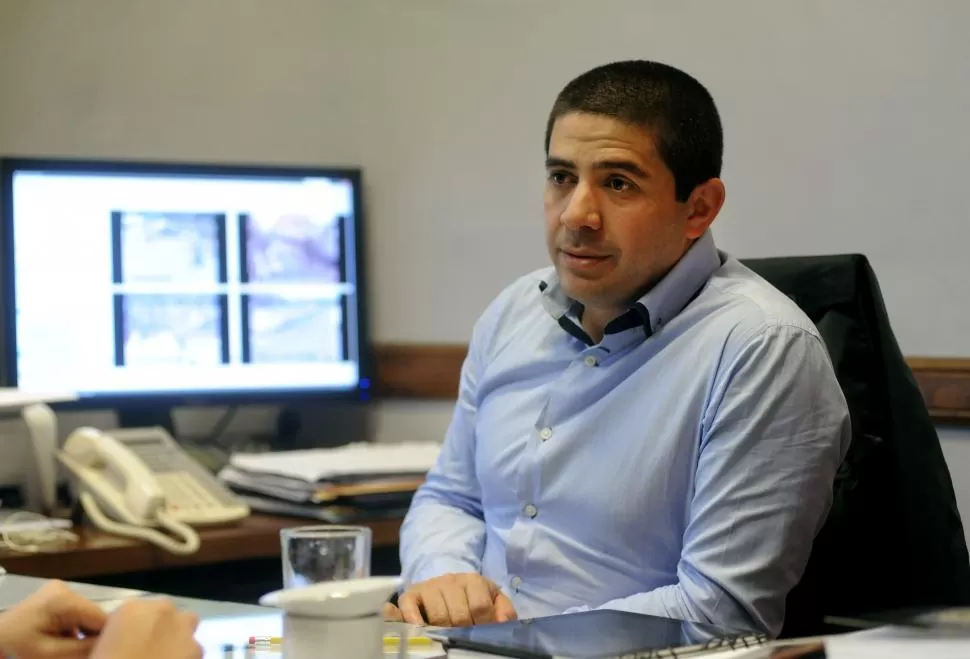 EL SECRETARIO EN SU OFICINA. Paul Hofer, titular de la Secretaría de Seguridad Ciudadana, este jueves. LA GACETA / Foto de Florencia Zurita