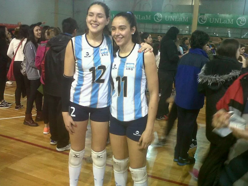 TONADA TUCUMANA. Soria y Corbalán, orgullosas con la celeste y blanca. Gentileza Augusto Soria