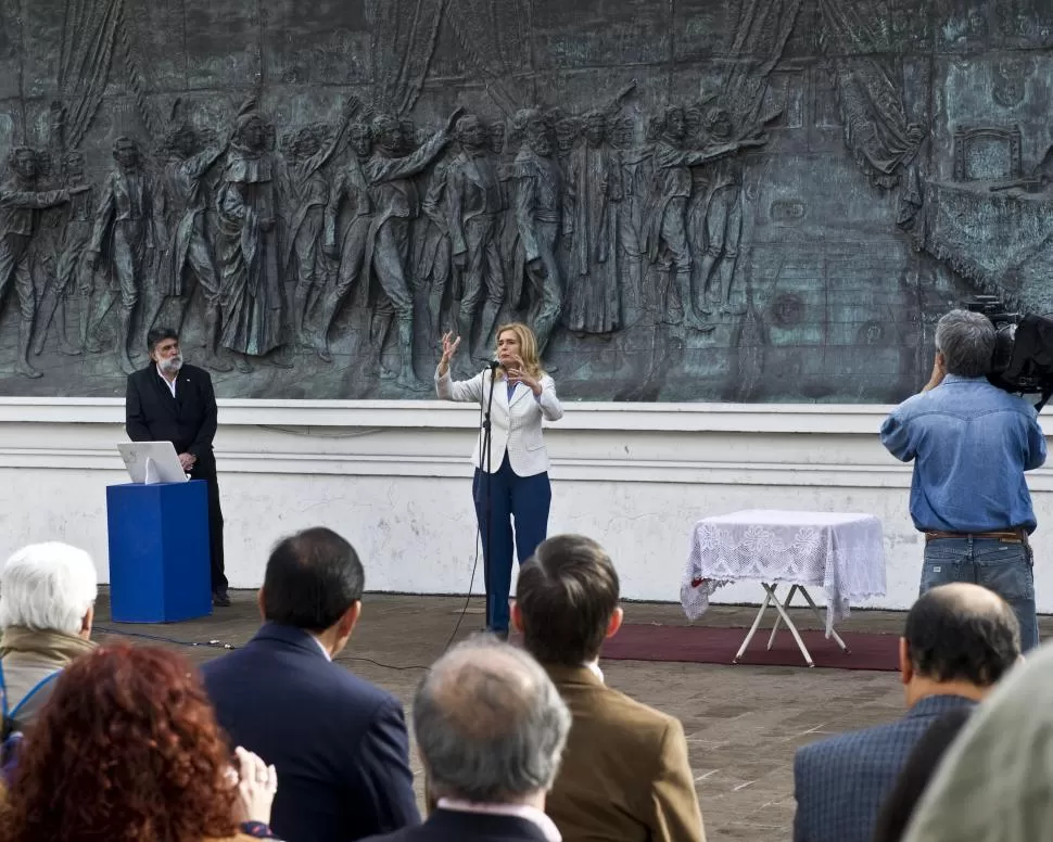 SIMBOLISMO. Silvia Elías de Pérez cerró su campaña en Casa Histórica. la gaceta / foto dejorge omos sgrosso