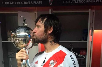 Cavenaghi cumplió su promesa y se tatuó una imagen especial