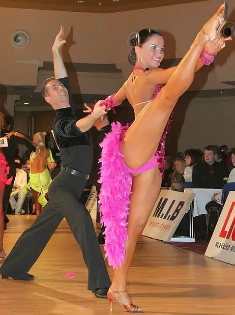 ELEGANCIA. El tradicional baile de salón es competitivo. FOTO DE radio.cz