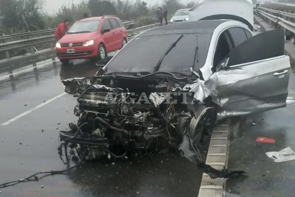 Perdió el control de su auto y se estrelló contra un guardarrail en la autopista a Famaillá