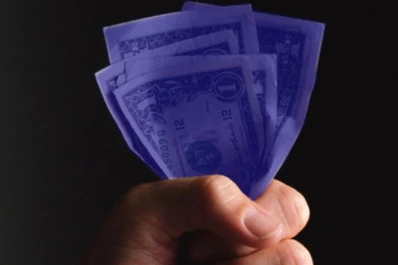 El dólar blue cayó 10 centavos, a $ 14,82