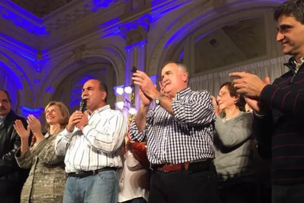 El oficialismo festejó a pleno los 40 puntos de ventaja de Alperovich