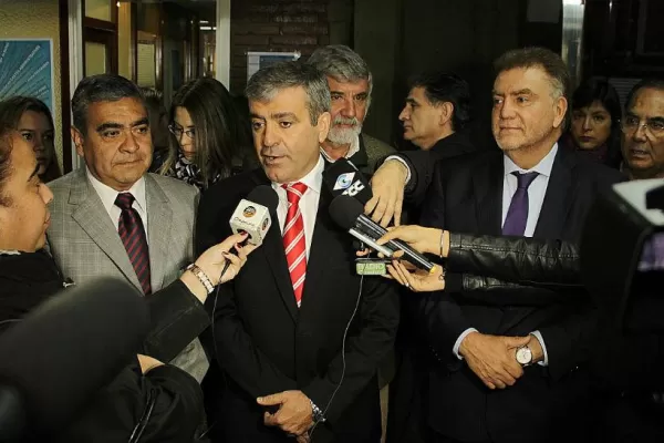 Fuertes críticas de Cano a expresiones de Alperovich