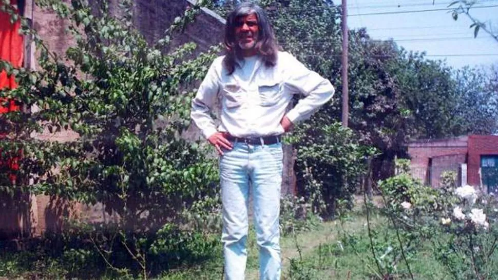 UN HOMBRE SIN ATADURAS. Juan Bernardo Carabajal afirmaba que tenía que cumplir diferentes misiones y por esa razón caminaba sin parar por las rutas de todo el país. LA GACETA / Fotos gentileza de la familia Carabajal