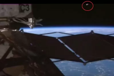NASA filma un OVNI cerca de la Estación Espacial Internacional