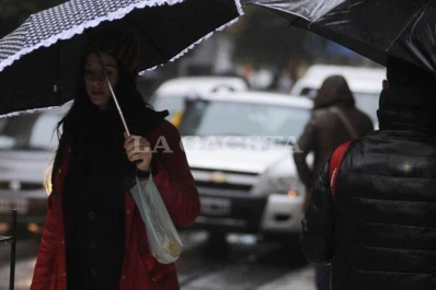 Lluvia y frío, un combo que se quedaría durante todo el día en Tucumán