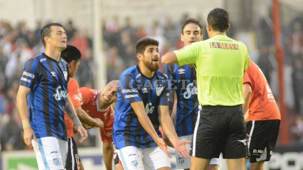 UNA COSTUMBRE. Díaz apuesta al juego físico aunque a veces se le va la mano y pierde la cabeza. FOTO DE ARIEL CARRERAS / ESPECIAL PARA LA GACETA