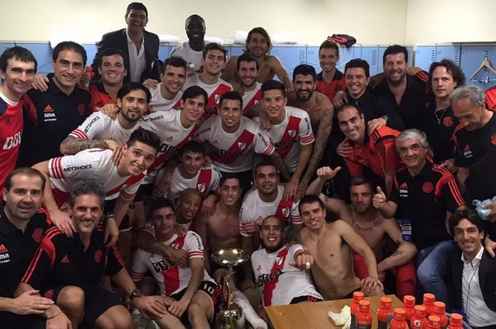 CAMPEONES OTRA VEZ... Los futbolistas se sacaron la foto en el vestuario, luego de derrotar al conjunto anfitrión. El cansancio acumulado por el largo viaje no se notó en la cancha. FOTO DEL INTAGRAM mkranevitter5