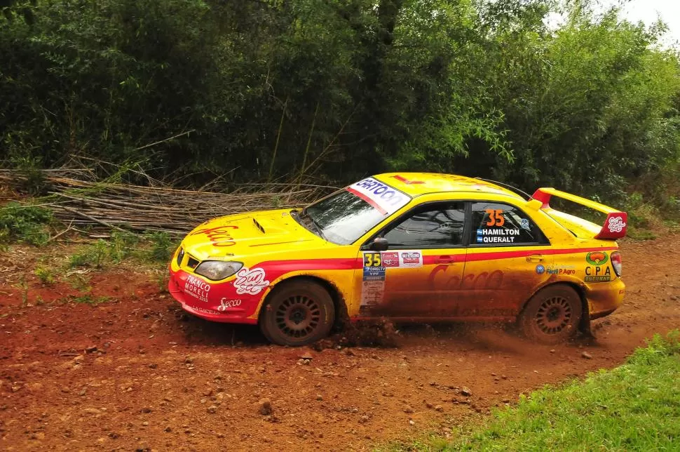 EL AUTO. Tomás García Hamilton lidera el certamen de la RC2N con el Subaru Impreza que le prepara Andrés Lucich. foto de marcelino mercado/diario rally 