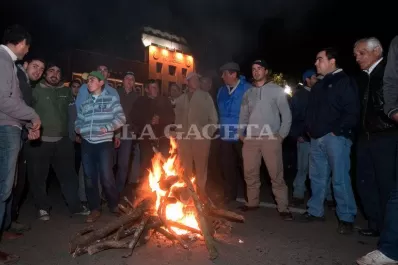 Productores instalaron sus reclamos en la plaza Independencia