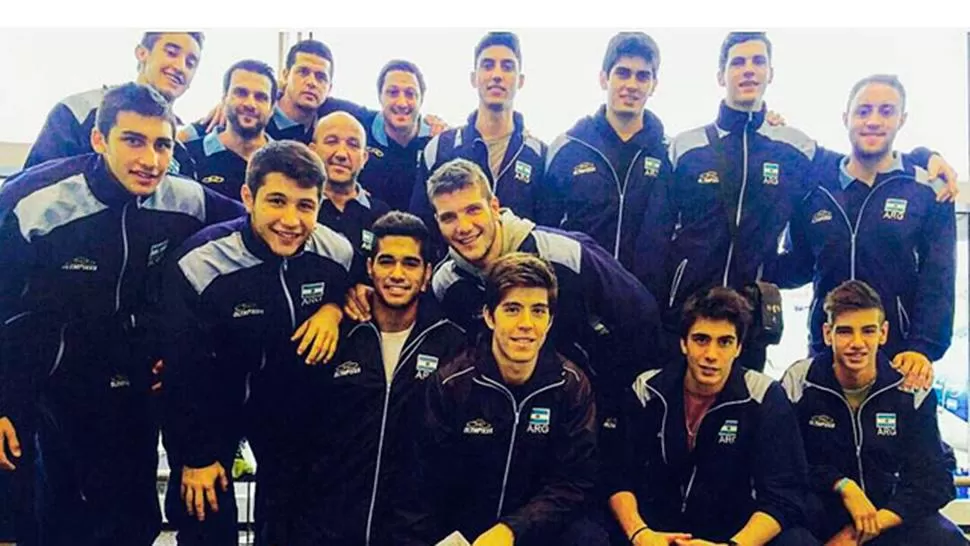 ESPERANZADOS. Los chicos del seleccionado argentino, en su llegada a Resistencia.
FOTO TOMADA DE www.feva.org.ar/