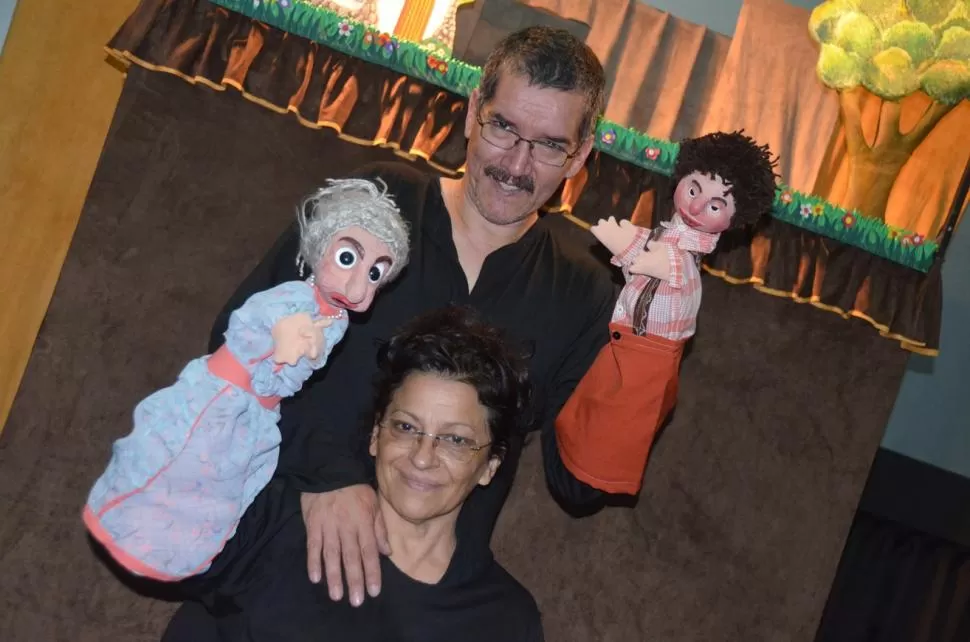 “EL REGALO”. La obra con títeres clásicos ofrecerá hoy dos funciones. 