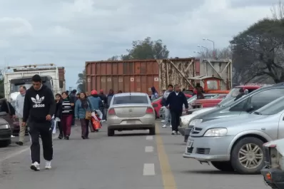 Sorpresiva protesta de los cañeros en la plaza